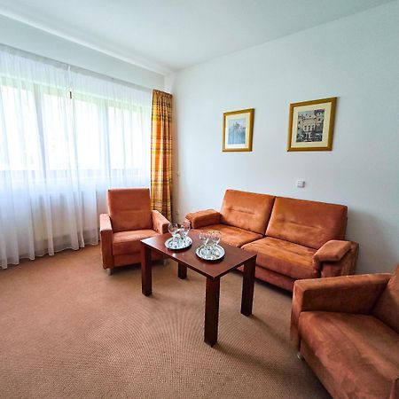 Hotel Bazant Κάρλοβι Βάρι Εξωτερικό φωτογραφία