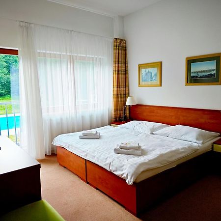 Hotel Bazant Κάρλοβι Βάρι Εξωτερικό φωτογραφία